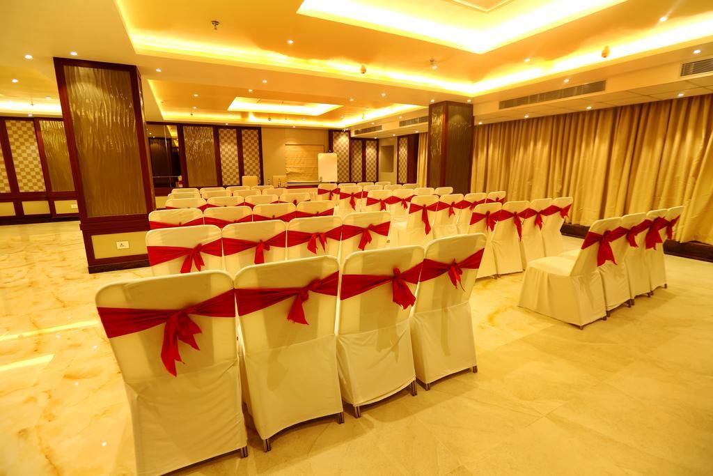 Awesome Palace Hotel Guwahati Luaran gambar