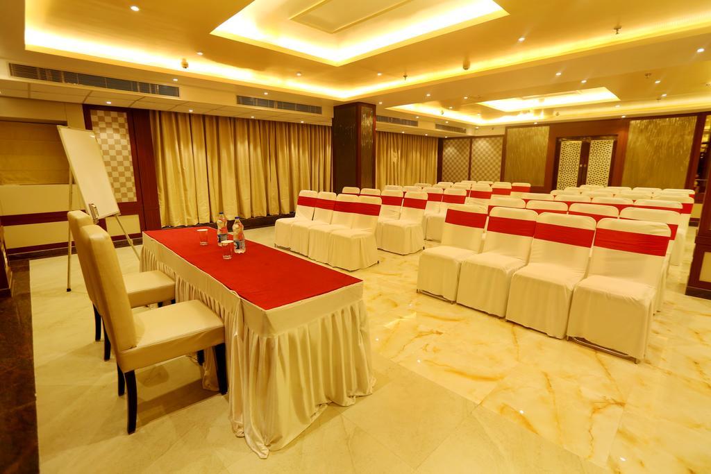 Awesome Palace Hotel Guwahati Luaran gambar
