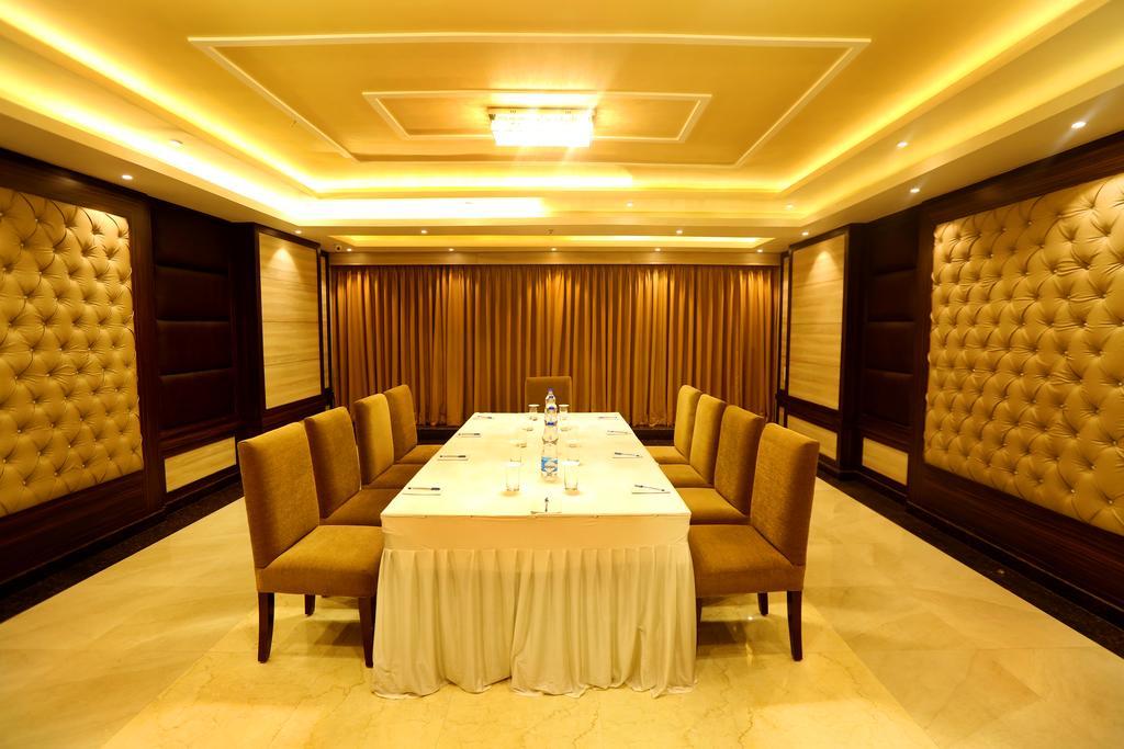 Awesome Palace Hotel Guwahati Luaran gambar