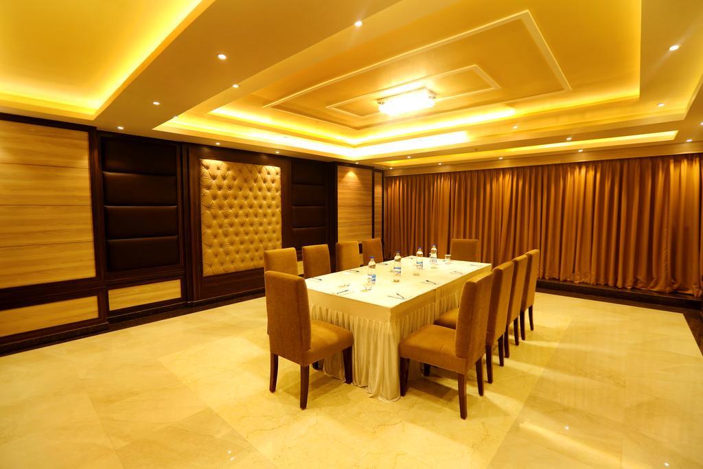 Awesome Palace Hotel Guwahati Luaran gambar