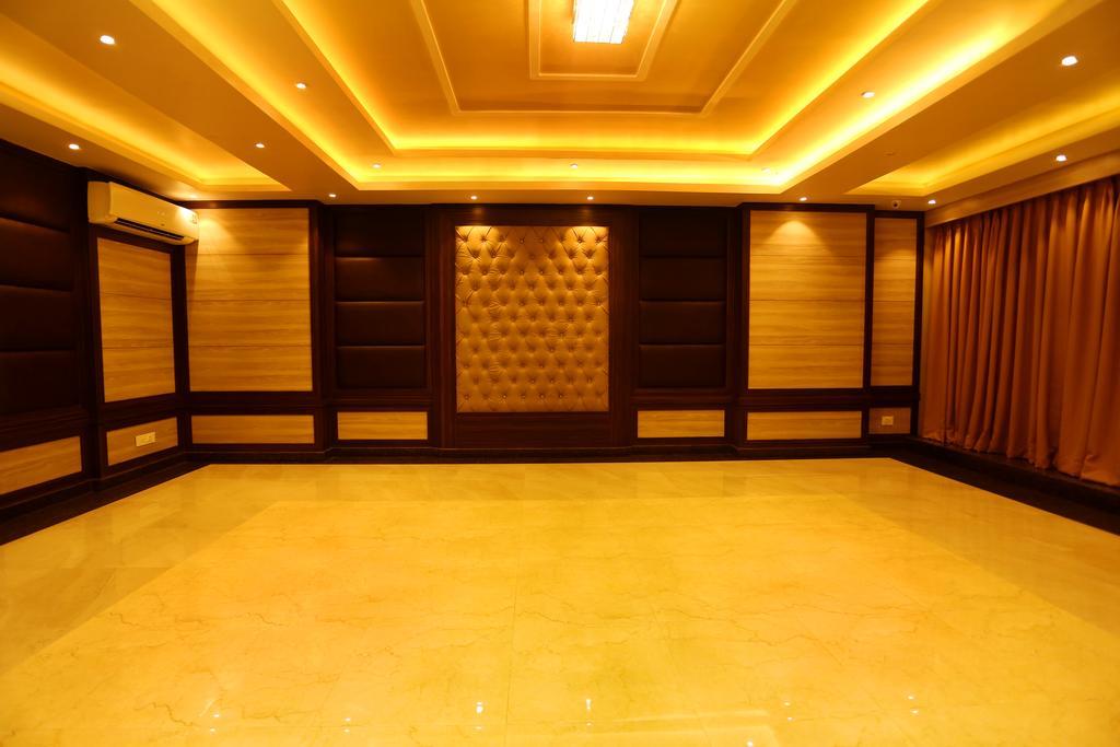 Awesome Palace Hotel Guwahati Luaran gambar