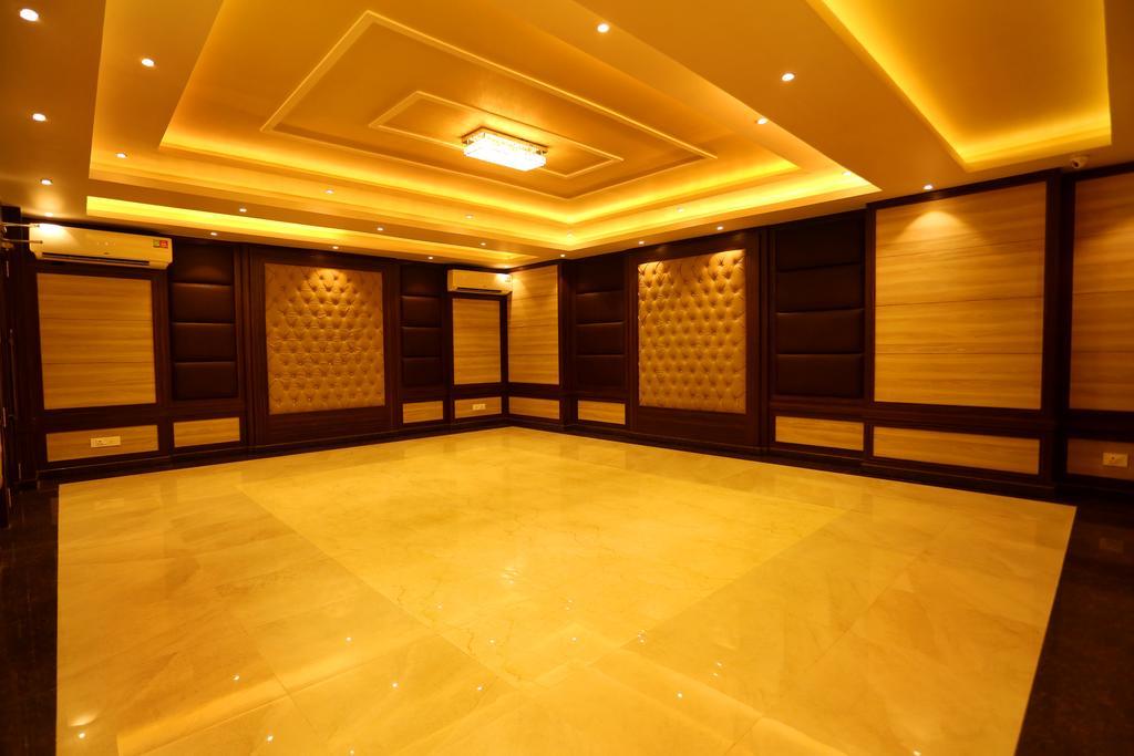 Awesome Palace Hotel Guwahati Luaran gambar