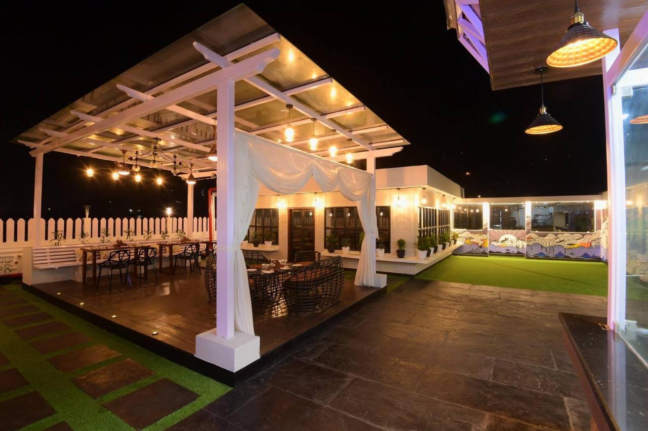 Awesome Palace Hotel Guwahati Luaran gambar
