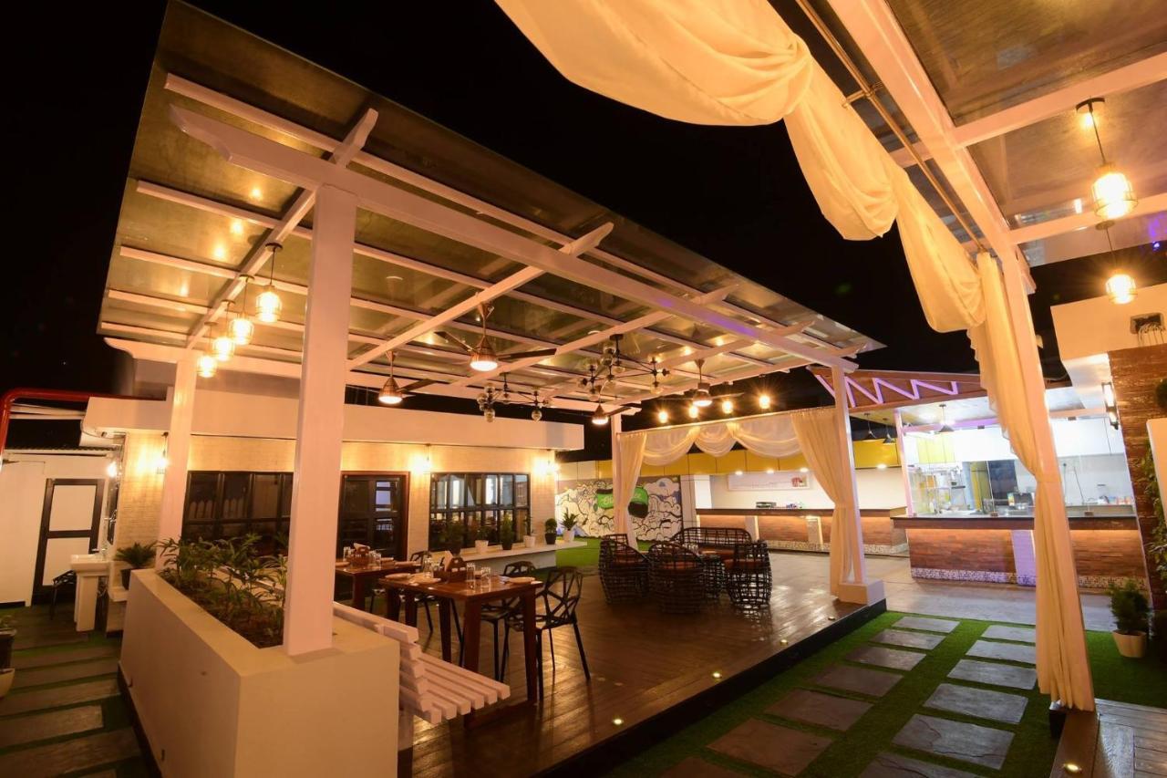 Awesome Palace Hotel Guwahati Luaran gambar