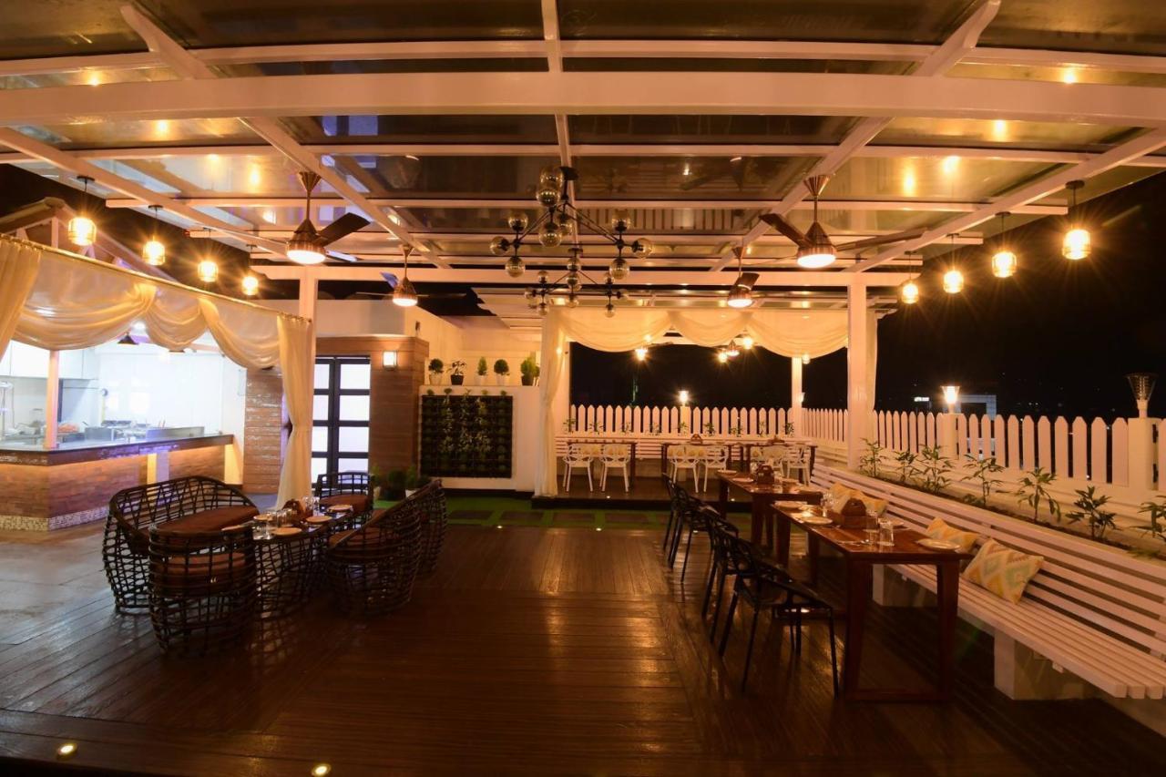 Awesome Palace Hotel Guwahati Luaran gambar